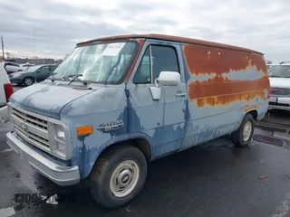 1988 Chevrolet Chevy Van z VIN 1GCEG25H7J7162793, wystawiony jako IAAI lot #38337335 z przebiegiem 156 268 mil mil oraz . Historia ofert i sprzedaży dostępna na DreamBid. Obrazek 2.