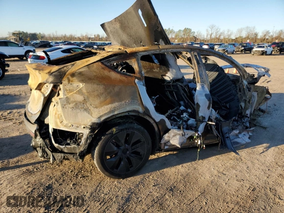 2024 Tesla Model Y with VIN 7SAYGDED6RA324943, listed as a Copart auction lot 43266965 with Not provided miles and Non repairable. Bid and sale history available at DreamBid. Image 3.