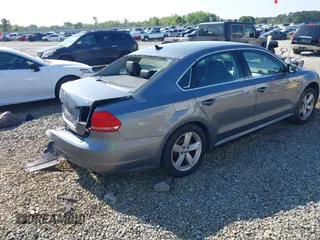 2013 Volkswagen Passat SE z VIN 1VWBH7A39DC048956, wystawiony jako IAAI lot #42039394 z przebiegiem 111 331 mil mil oraz . Historia ofert i sprzedaży dostępna na DreamBid. Obrazek 4.