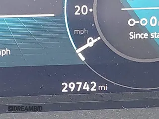 2024 Volkswagen Atlas SE z VIN 1V2LE2CA5RC225216, wystawiony jako IAAI lot #42156315 z przebiegiem 29 742 mil mil oraz . Historia ofert i sprzedaży dostępna na DreamBid. Obrazek 16.
