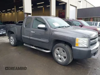 2010 Chevrolet Silverado 1500 LT with VIN 1GCSCSE03AZ202381, listed as a IAAI auction lot 41597602 with 251,154 mi miles and . Bid and sale history available at DreamBid. Image 1.