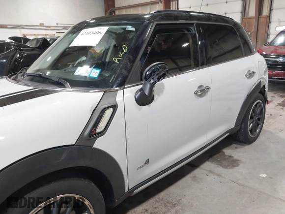 2016 MINI Countryman S with VIN WMWZC5C57GWU20085, listed as a IAAI auction lot 42403406 with 90,592 mi miles and . Bid and sale history available at DreamBid. Image 19.