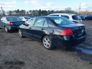 2007 Honda Accord EX z VIN 1HGCM56707A080067, wystawiony jako IAAI lot #41250272 z przebiegiem 164 776 mil mil oraz . Historia ofert i sprzedaży dostępna na DreamBid. Obrazek 3.