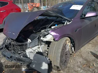 2018 Tesla Model S 75D z VIN 5YJSA1E24JF293863, wystawiony jako IAAI lot #41770779 z przebiegiem Nie podano mil oraz . Historia ofert i sprzedaży dostępna na DreamBid. Obrazek 6.