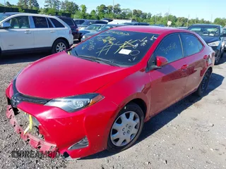 2018 Toyota Corolla L z VIN 2T1BURHE6JC057196, wystawiony jako IAAI lot #42305307 z przebiegiem 106 670 mil mil oraz . Historia ofert i sprzedaży dostępna na DreamBid. Obrazek 2.