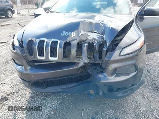 2018 Jeep Cherokee Latitude Plus with VIN 1C4PJLLXXJD606504, listed as a IAAI auction lot 41731085 with 95,569 mi miles. Bid and sale history available at carsss.com. Image 6.