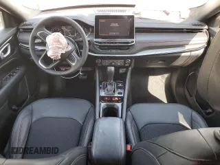 2025 Jeep Compass Trailhawk z VIN 3C4NJDDN3ST564523, wystawiony jako Copart lot #62643635 z przebiegiem 5 084 mil mil oraz Czysty tytuł • Clean title. Historia ofert i sprzedaży dostępna na DreamBid. Obrazek 8.