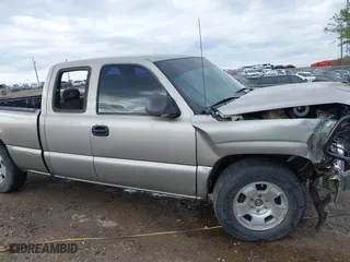 2000 Chevrolet Silverado 1500 LT with VIN 1GCEK19T8YE189692, listed as a IAAI auction lot 41523976 with 165,695 mi miles. Bid and sale history available at carsss.com. Image 18.