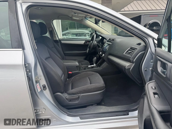 2019 Subaru Legacy Premium z VIN 4S3BNAF67K3027967, wystawiony jako Copart lot #60914165 z przebiegiem 155 504 mil mil oraz Czysty tytuł • Clean title. Historia ofert i sprzedaży dostępna na DreamBid. Obrazek 5.