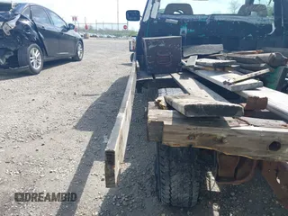 1994 Chevrolet Silverado 2500 z VIN 1GCFC24K6RE155578, wystawiony jako IAAI lot #42062238 z przebiegiem 303 962 mil mil oraz . Historia ofert i sprzedaży dostępna na DreamBid. Obrazek 18.