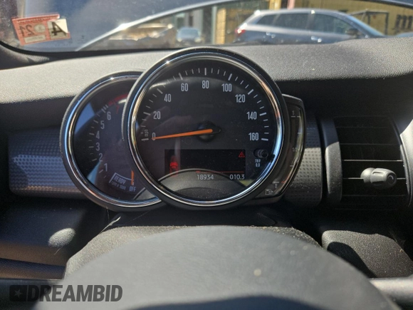 2020 MINI Convertible Cooper с VIN WMWWJ3C0XL3L01427, выставлен на аукционе Copart как лот 51099865 с пробегом 18 934 миль миль и Списание • Salvage title. История ставок и продаж доступна на DreamBid. Изображение 8.