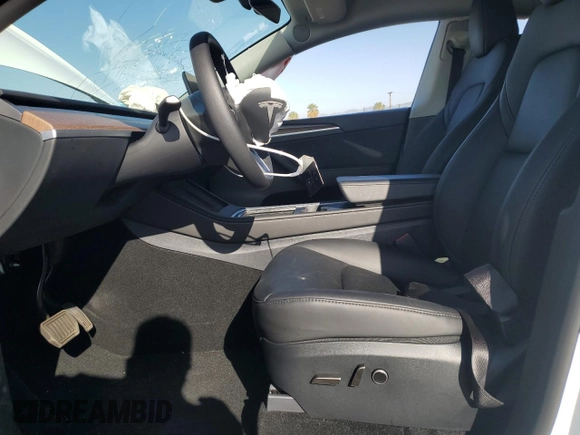 2024 Tesla Model Y with VIN 7SAYGDED1RF212974, listed as a Copart auction lot 44776005 with 16,841 mi miles and Salvage Title. Bid and sale history available at DreamBid. Image 7.