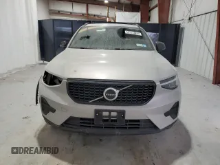 2024 Volvo XC40 Core Bright Theme z VIN YV4L12UK9R2336505, wystawiony jako Copart lot #43999125 z przebiegiem 19 779 mil mil oraz Czysty tytuł • Clean title. Historia ofert i sprzedaży dostępna na DreamBid. Obrazek 5.