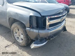 2007 Chevrolet Silverado 1500 LTZ with VIN 2GCEK13M071609477, listed as a IAAI auction lot 41042020 with 193,095 mi miles. Bid and sale history available at carsss.com. Image 17.
