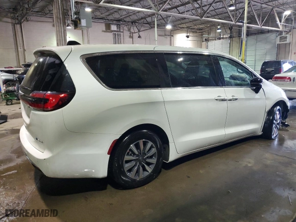 2024 Chrysler Pacifica Hybrid Select with VIN 2C4RC1S70RR123704, listed as a Copart auction lot 44685925 with NaN miles and Non Repairable. Bid and sale history available at carsss.com. Image 3.