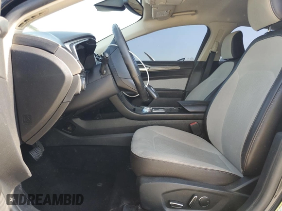 2020 Ford Fusion SE z VIN 3FA6P0HD4LR114834, wystawiony jako Copart lot #60224845 z przebiegiem 84 110 mil mil oraz Szkoda całkowita • Salvage title. Historia ofert i sprzedaży dostępna na DreamBid. Obrazek 7.