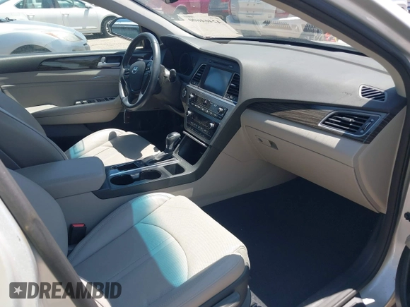 2015 Hyundai Sonata Eco z VIN 5NPE24AA1FH117063, wystawiony jako IAAI lot #42464600 z przebiegiem 252 798 mil mil oraz . Historia ofert i sprzedaży dostępna na DreamBid. Obrazek 5.