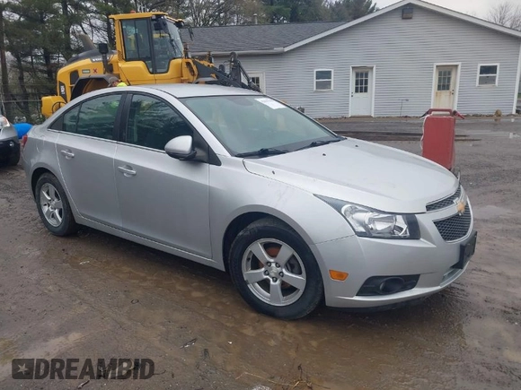 2014 Chevrolet Cruze 1LT z VIN 1G1PC5SB1E7444562, wystawiony jako IAAI lot #42019148 z przebiegiem 77 180 mil mil oraz . Historia ofert i sprzedaży dostępna na DreamBid. Obrazek 1.