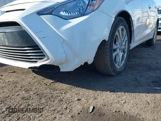 2016 Scion iA z VIN 3MYDLBZV2GY107457, wystawiony jako IAAI lot #38939578 z przebiegiem 99 928 mil mil oraz . Historia ofert i sprzedaży dostępna na DreamBid. Obrazek 6.