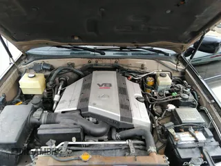 2000 Lexus LX 470 with VIN JT6HT00W8Y0100087, listed as a IAAI auction lot 41762294 with 274,720 mi miles and . Bid and sale history available at carsss.com. Image 10.