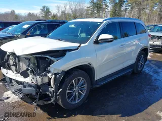 2019 Toyota Highlander SE with VIN 5TDJZRFH2KS623101, listed as a IAAI auction lot 41676210 with 65,697 mi miles. Bid and sale history available at carsss.com. Image 2.
