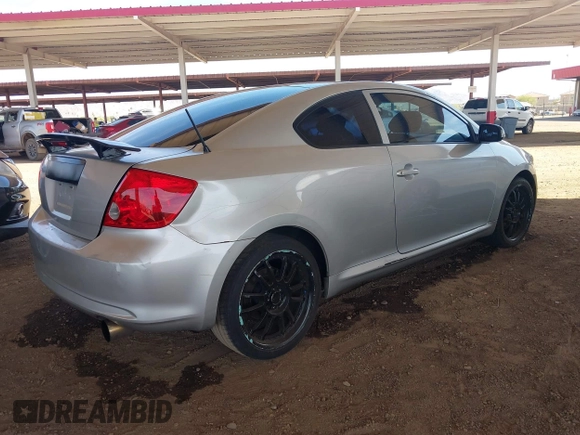 2006 Scion tC z VIN JTKDE177060133239, wystawiony jako IAAI lot #42340161 z przebiegiem 179 990 mil mil oraz . Historia ofert i sprzedaży dostępna na DreamBid. Obrazek 4.