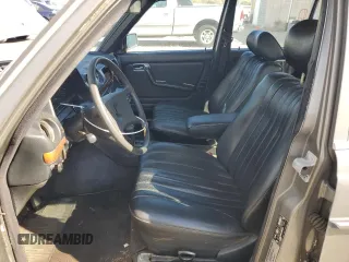 1984 Mercedes-Benz 300 with VIN WDBAB33A3EA157882, listed as a Copart auction lot 76098034 with 185,136 mi miles and Clean Title. Bid and sale history available at carsss.com. Image 7.