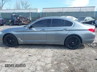 2018 BMW 5 Series 530i xDrive z VIN WBAJA7C59JWC74703, wystawiony jako IAAI lot #41811761 z przebiegiem 54 649 mil mil oraz . Historia ofert i sprzedaży dostępna na DreamBid. Obrazek 14.