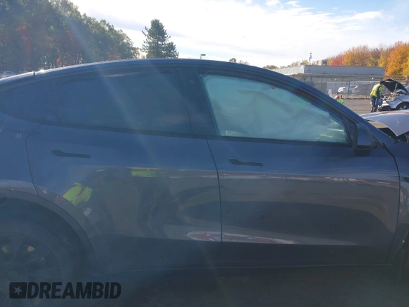 2020 Tesla Model Y Long Range with VIN 5YJYGDEE0LF041762, listed as a IAAI auction lot 40556913 with Not Provided miles and . Bid and sale history available at DreamBid. Image 14.