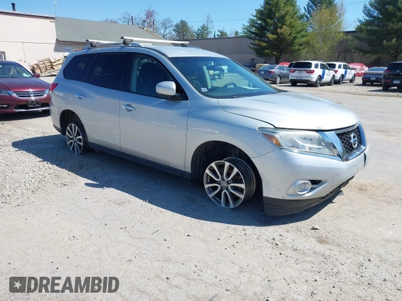 2016 Nissan Pathfinder Platinum with VIN 5N1AR2MM0GC616224, listed as a IAAI auction lot 42088422 with 131,411 mi miles. Bid and sale history available at carsss.com. Image 1.