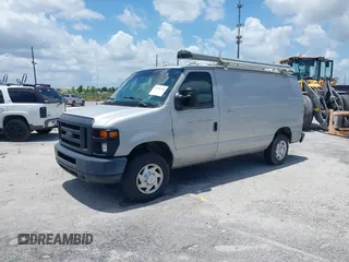 2014 Ford Econoline Cargo Commercial z VIN 1FTNE1EW6EDB05698, wystawiony jako IAAI lot #42236705 z przebiegiem 162 416 mil mil oraz . Historia ofert i sprzedaży dostępna na DreamBid. Obrazek 19.