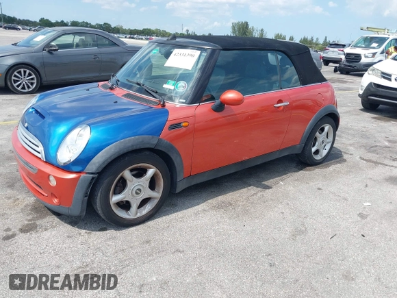 2007 MINI Convertible z VIN WMWRF33557TG16283, wystawiony jako IAAI lot #42331390 z przebiegiem 117 902 mil mil oraz . Historia ofert i sprzedaży dostępna na DreamBid. Obrazek 2.