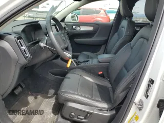 2022 Volvo XC40 Momentum with VIN YV4162UK0N2647095, listed as a Copart auction lot 52417015 with 42,041 mi miles and Salvage title. Bid and sale history available at DreamBid. Image 7.