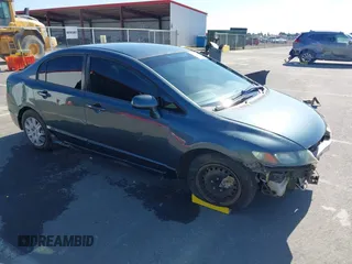 2009 Honda Civic DX-VP z VIN 2HGFA16339H528592, wystawiony jako IAAI lot #42147812 z przebiegiem 100 808 mil mil oraz . Historia ofert i sprzedaży dostępna na DreamBid. Obrazek 1.