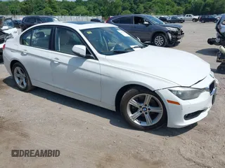 2015 BMW 3 Series 328i xDrive z VIN WBA3B5G56FNS15848, wystawiony jako IAAI lot #42537645 z przebiegiem 121 742 mil mil oraz . Historia ofert i sprzedaży dostępna na DreamBid. Obrazek 1.