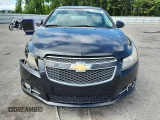 2014 Chevrolet Cruze 2LT z VIN 1G1PE5SB5E7120878, wystawiony jako Copart lot #58624755 z przebiegiem 121 644 mil mil oraz Szkoda całkowita • Salvage title. Historia ofert i sprzedaży dostępna na DreamBid. Obrazek 5.