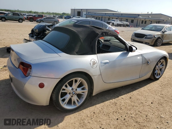 2008 BMW Z4 3.0i z VIN 4USBU33518LW61028, wystawiony jako Copart lot #51968465 z przebiegiem Nie podano mil oraz Czysty tytuł • Clean title. Historia ofert i sprzedaży dostępna na DreamBid. Obrazek 3.