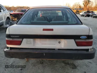 1988 Ford Escort z VIN 1FAPP959XJW370611, wystawiony jako Copart lot #86715994 z przebiegiem 3424 mil mil oraz Tytuł czysty. Historia ofert i sprzedaży dostępna na DreamBid. Obrazek 6.