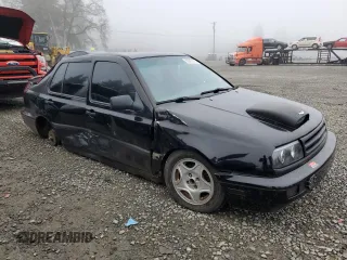 1997 Volkswagen Jetta z VIN 3VWSA81H3VM118926, wystawiony jako Copart lot #88302575 z przebiegiem 214 359 mil mil oraz Szkoda całkowita • Salvage title. Historia ofert i sprzedaży dostępna na DreamBid. Obrazek 4.