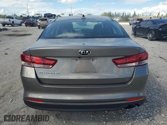 2017 Kia Optima LX z VIN 5XXGT4L37HG142309, wystawiony jako Copart lot #61533985 z przebiegiem 66 970 mil mil oraz Nie do naprawy • Non repairable. Historia ofert i sprzedaży dostępna na DreamBid. Obrazek 6.