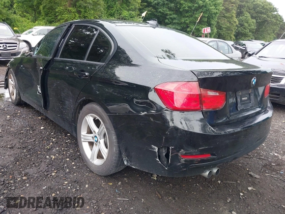 2015 BMW 3 Series 328i z VIN WBA3A5G51FNS91691, wystawiony jako IAAI lot #42619464 z przebiegiem 156 189 mil mil oraz . Historia ofert i sprzedaży dostępna na DreamBid. Obrazek 3.