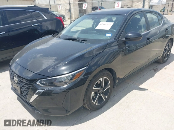 2025 Nissan Sentra SV z VIN 3N1AB8CV7SY292715, wystawiony jako IAAI lot #42441271 z przebiegiem 5 623 mil mil oraz . Historia ofert i sprzedaży dostępna na DreamBid. Obrazek 2.