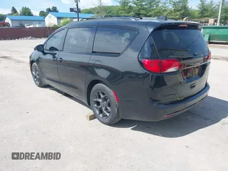 2018 Chrysler Pacifica Touring L Plus z VIN 2C4RC1EG3JR261737, wystawiony jako IAAI lot #42212110 z przebiegiem 28 494 mil mil oraz . Historia ofert i sprzedaży dostępna na DreamBid. Obrazek 3.