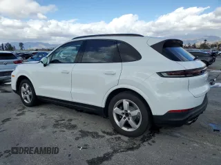 2024 Porsche Cayenne z VIN WP1AA2AY5RDA12912, wystawiony jako Copart lot #44555195 z przebiegiem 7 587 mil mil oraz Szkoda całkowita • Salvage title. Historia ofert i sprzedaży dostępna na DreamBid. Obrazek 2.
