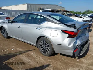 2024 Nissan Altima SV z VIN 1N4BL4DV6RN360313, wystawiony jako IAAI lot #42380837 z przebiegiem 44 189 mil mil oraz . Historia ofert i sprzedaży dostępna na DreamBid. Obrazek 3.