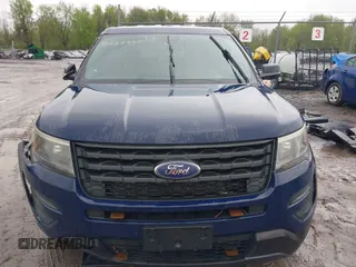 2017 Ford Police Interceptor Utility z VIN 1FM5K8AT8HGC25644, wystawiony jako IAAI lot #42223936 z przebiegiem 199 948 mil mil oraz . Historia ofert i sprzedaży dostępna na DreamBid. Obrazek 13.