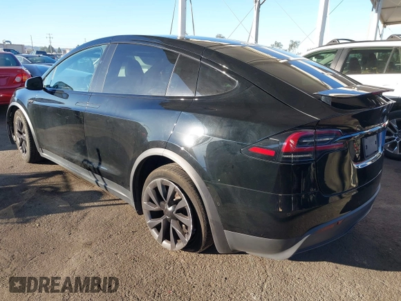 2022 Tesla Model X Plaid z VIN 7SAXCBE60NF351288, wystawiony jako IAAI lot #40847518 z przebiegiem 28 149 mil mil oraz . Historia ofert i sprzedaży dostępna na DreamBid. Obrazek 3.