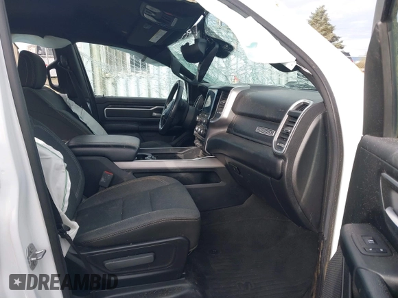 2020 Ram 1500 Big Horn z VIN 1C6SRFFT7LN128110, wystawiony jako IAAI lot #41885725 z przebiegiem 124 043 mil mil oraz . Historia ofert i sprzedaży dostępna na DreamBid. Obrazek 5.