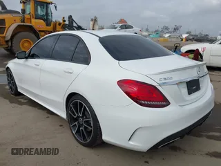 2019 Mercedes-Benz C 300 z VIN 55SWF8DB6KU315584, wystawiony jako IAAI lot #42114660 z przebiegiem 60 770 mil mil oraz . Historia ofert i sprzedaży dostępna na DreamBid. Obrazek 3.