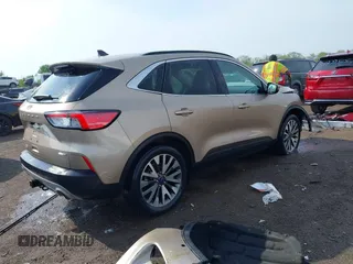 2020 Ford Escape Titanium z VIN 1FMCU9J92LUB48243, wystawiony jako IAAI lot #42143038 z przebiegiem 63 172 mil mil oraz . Historia ofert i sprzedaży dostępna na DreamBid. Obrazek 4.
